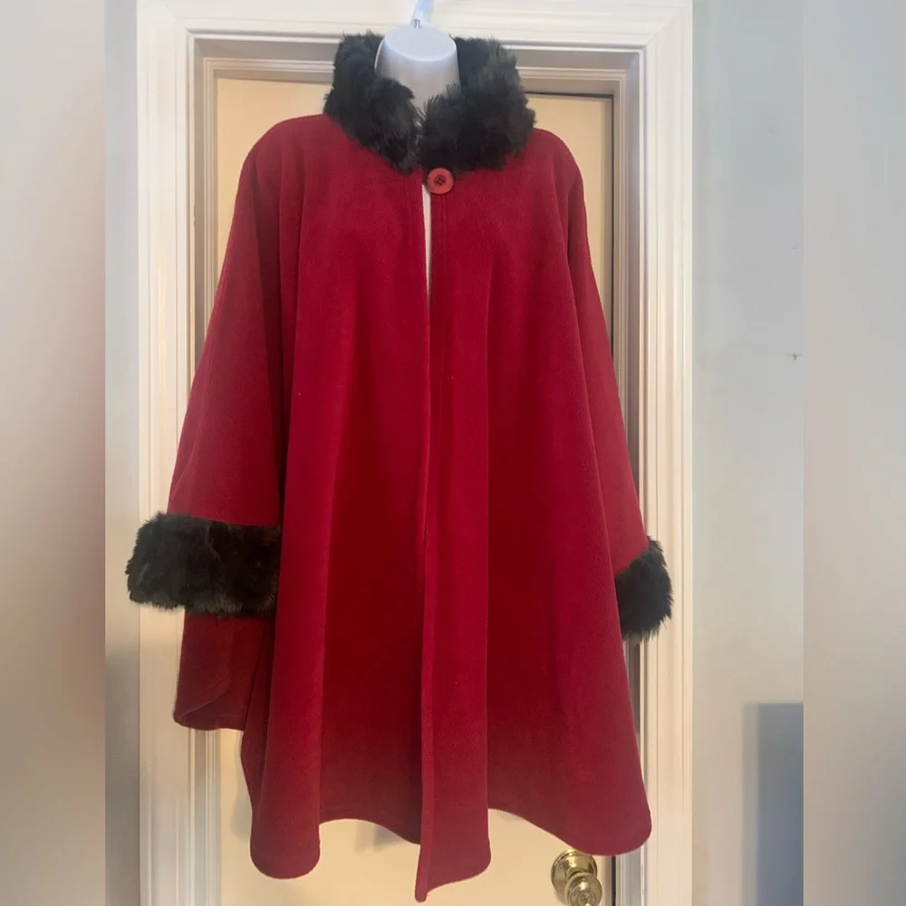 Parkhurst Red Cape with Black Faux Fur Accent One Size - Picture 1 of 7